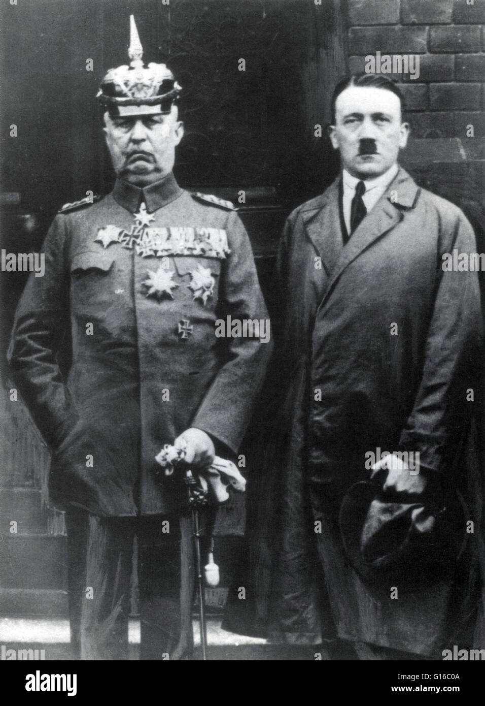 Hitler avec Ludendorff à l'époque de Beer Hall Putsch procès. Le putsch de la brasserie fut une tentative par le chef du parti nazi Adolf Hitler avec "Generalquartiermeister Erich Ludendorff et autres dirigeants Kampfbund pour prendre le pouvoir à Munich, Bavière, d Banque D'Images