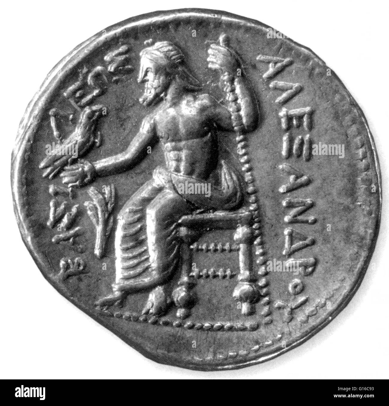 Verso d'un tetradrachme argent frappées en Amphipolis pendant le règne d'Alexandre le Grand. Zeus coin à gauche sur un trône, tenant un aigle et un sceptre. Le tetradrachme était une ancienne monnaie d'argent grecque équivalant à quatre drachmes et c'était dans l'ac Banque D'Images