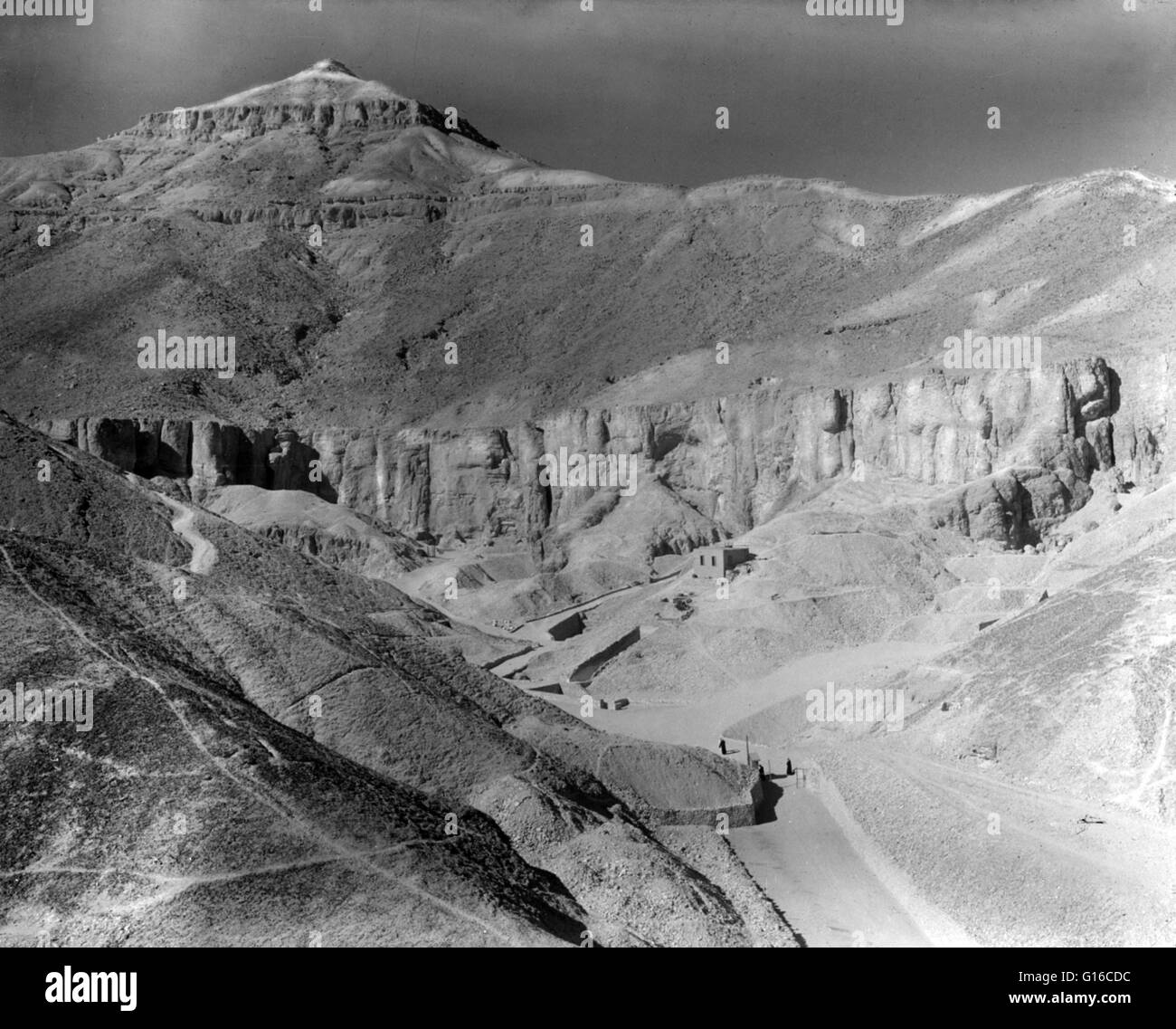 Thèbes, au sud de la frontière d'Égypte. Vallée des Tombeaux des Rois, photographié par Mason Photo Service, 1936. La Vallée des Rois est une vallée en Égypte où, pendant une période de près de 500 ans du 16e au 11e siècle avant J.-C., des tombes ont été construites Banque D'Images