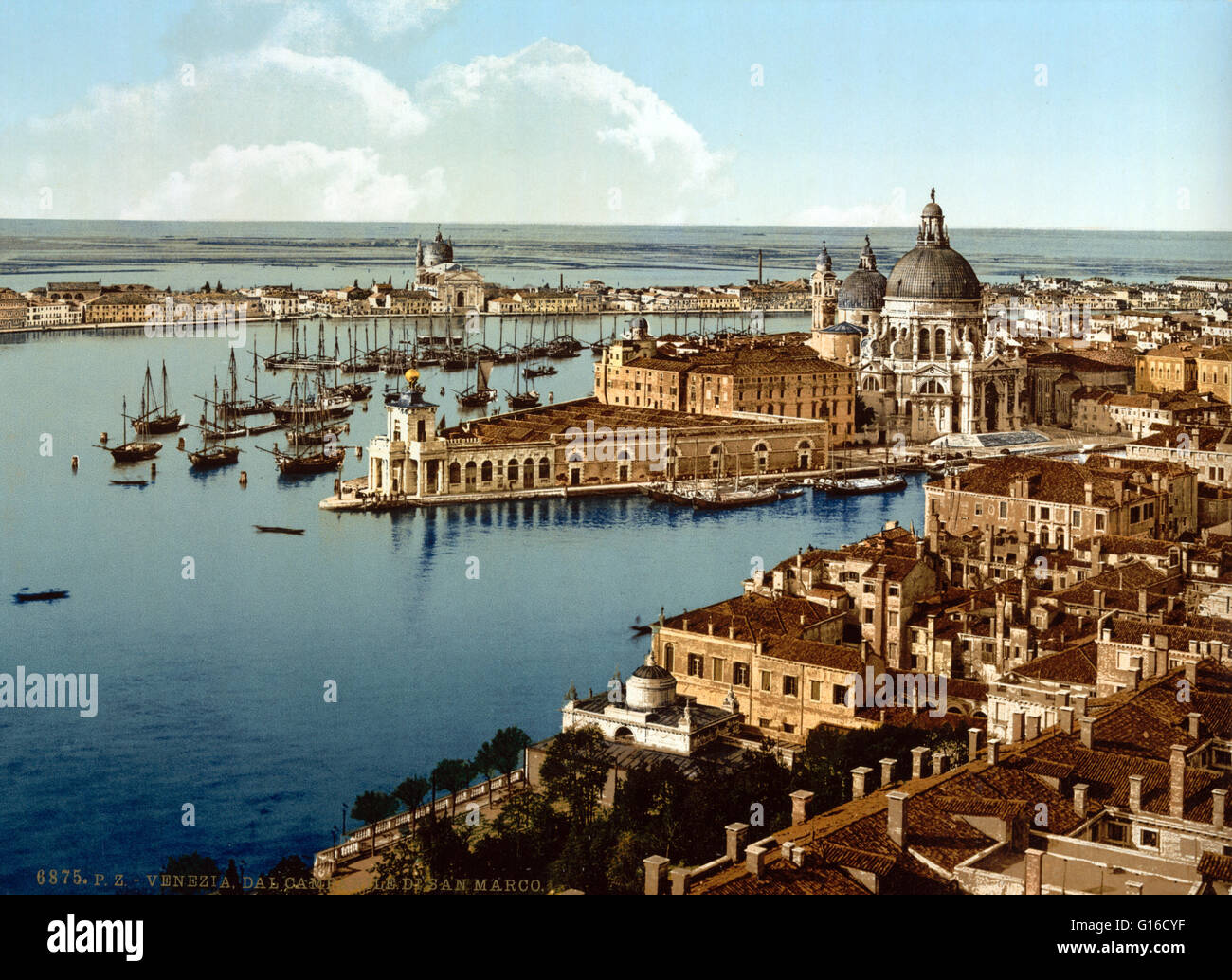 Venise est une ville dans le nord-est de l'Italie situé sur un groupe de 118 petites îles séparées par des canaux et reliés par des ponts. Il est situé dans la lagune vénitienne marécageuse qui s'étend le long du littoral, entre l'embouchure du Pô et de la Piave Rivers. Ven Banque D'Images