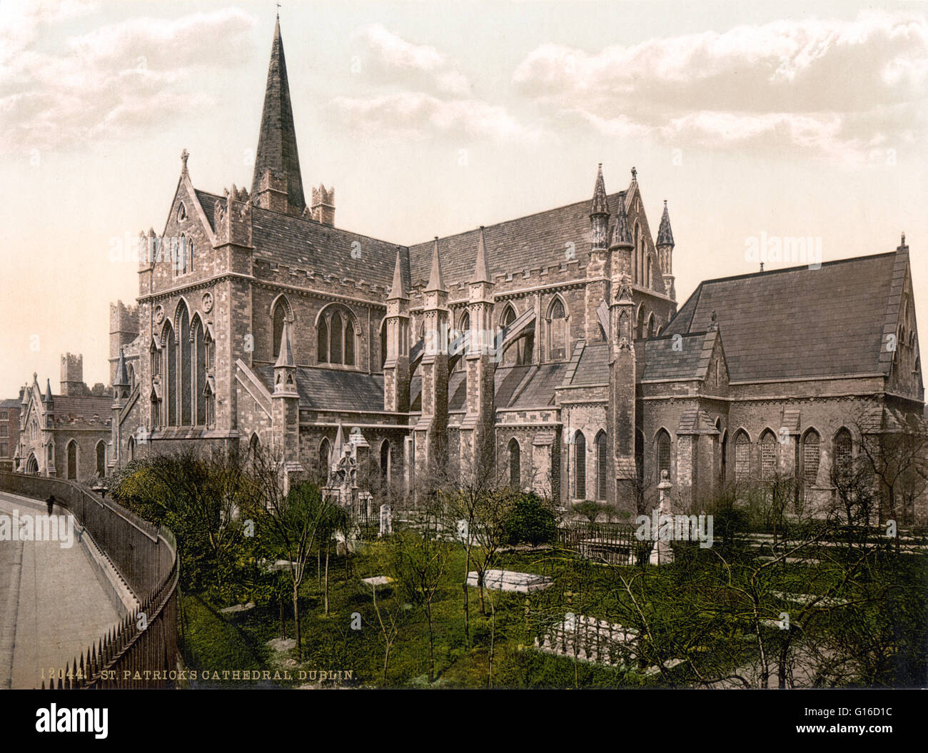 La Cathédrale St Patrick, à Dublin. Le comté de Dublin, Irlande photographié par le Detroit Publishing Company vers 1890-1900. La Cathédrale Saint Patrick à Dublin a été fondée en 1191, est la plus grande des deux de Dublin l'Eglise d'Irlande (Communion anglicane) cathédrale Banque D'Images