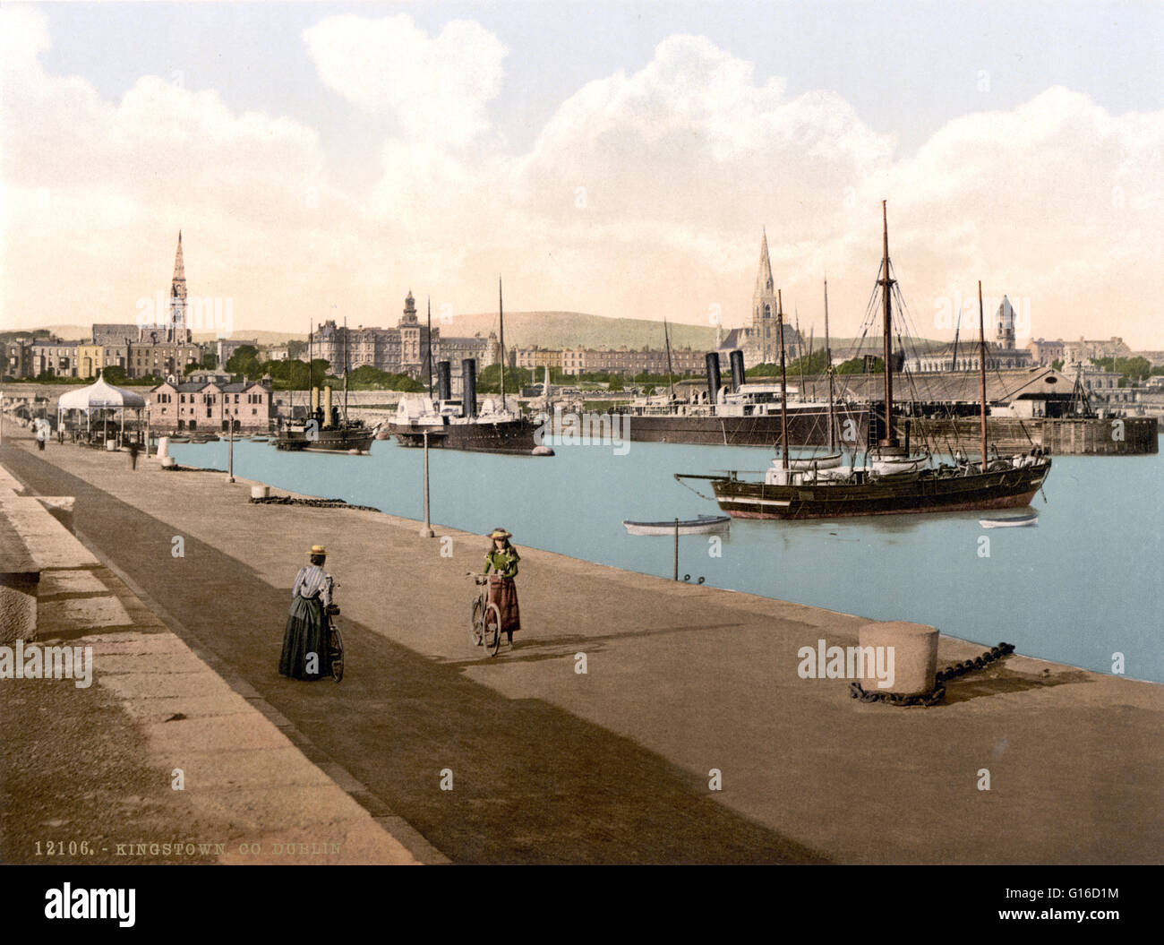 Dunleary (initialement intitulée : "Le port, Kingstown') photographié par le Detroit Publishing Company vers 1890-1900. Randolph est une ville balnéaire dans le comté de Dublin, Irlande. Lorsque le roi George IV est venue pour visiter le nouveau port en construction à 182 Banque D'Images