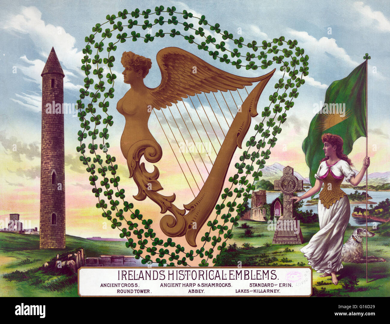Lithographie de l'Irlande par les emblèmes historiques de la société Eagle, 1894 Lithographie. Croix ancienne harpe ancienne, et des trèfles, standard d'Erin, roundtower, abbaye, lacs de Killarney. La croix celtique est un symbole qui combine une croix avec un anneau surroundin Banque D'Images