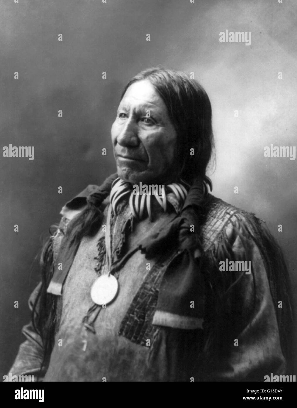 Chef de l'American Horse photographié par John A. Anderson, 1900. American Horse (1840 - 16 décembre 1908) était un chef Lakota Oglala, homme d'État, éducateur et historien. Cheval américain est notable dans l'histoire américaine comme un Indien de l'armée américaine et d'un scout les Banque D'Images