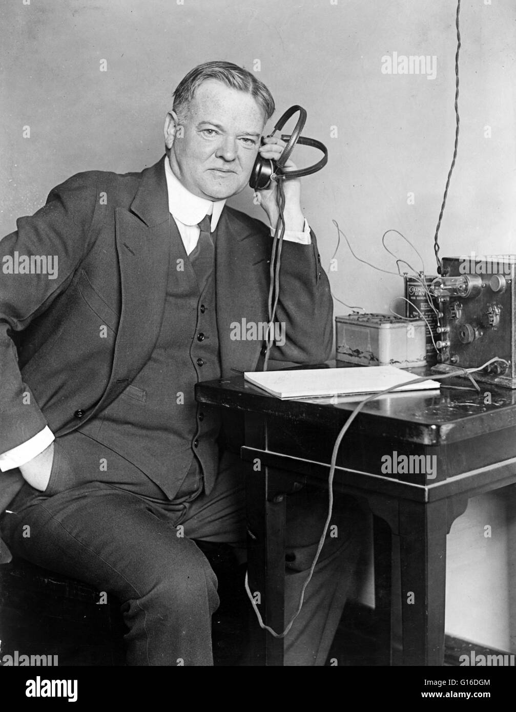 Hoover's conférences radio a joué un rôle clé dans le début de l'organisation, le développement et la réglementation de la radiodiffusion. Ses tentatives de réglementer la radio étaient pas pris en charge par tous les membres du Congrès, et il a reçu beaucoup d'opposition du Sénat et de radi Banque D'Images