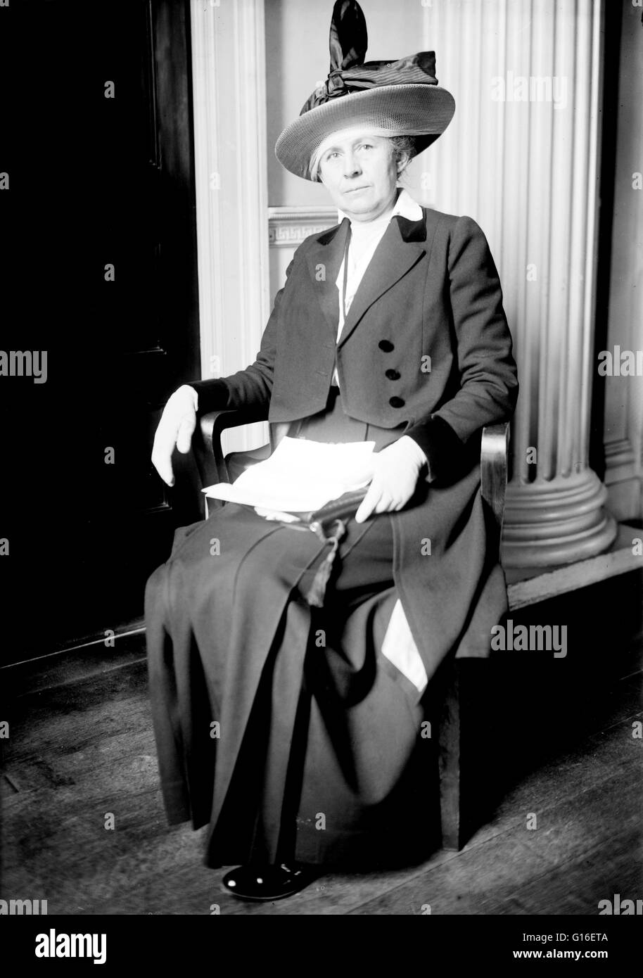 Minerva Ida Tarbell (5 novembre 1857 - 6 janvier 1944) était un professeur américain, auteur et journaliste. Elle a été l'un des principaux "uckrakers" de l'ère progressiste de la fin du xixe et au début du xxe siècle et est pensé pour avoir été investigativ Banque D'Images
