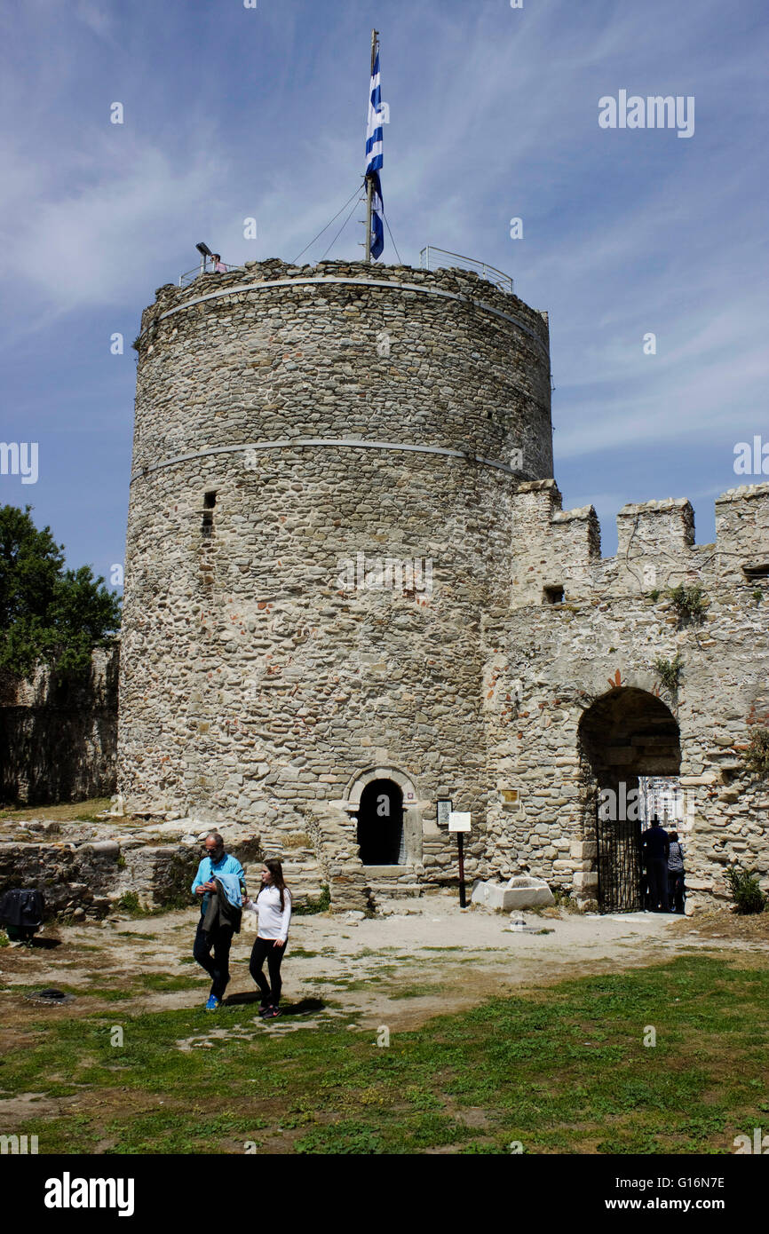 Les détails architecturaux de la tour circulaire central et intérieur en voie de l'enceinte du château Acropole Kavala. La Grèce. Banque D'Images