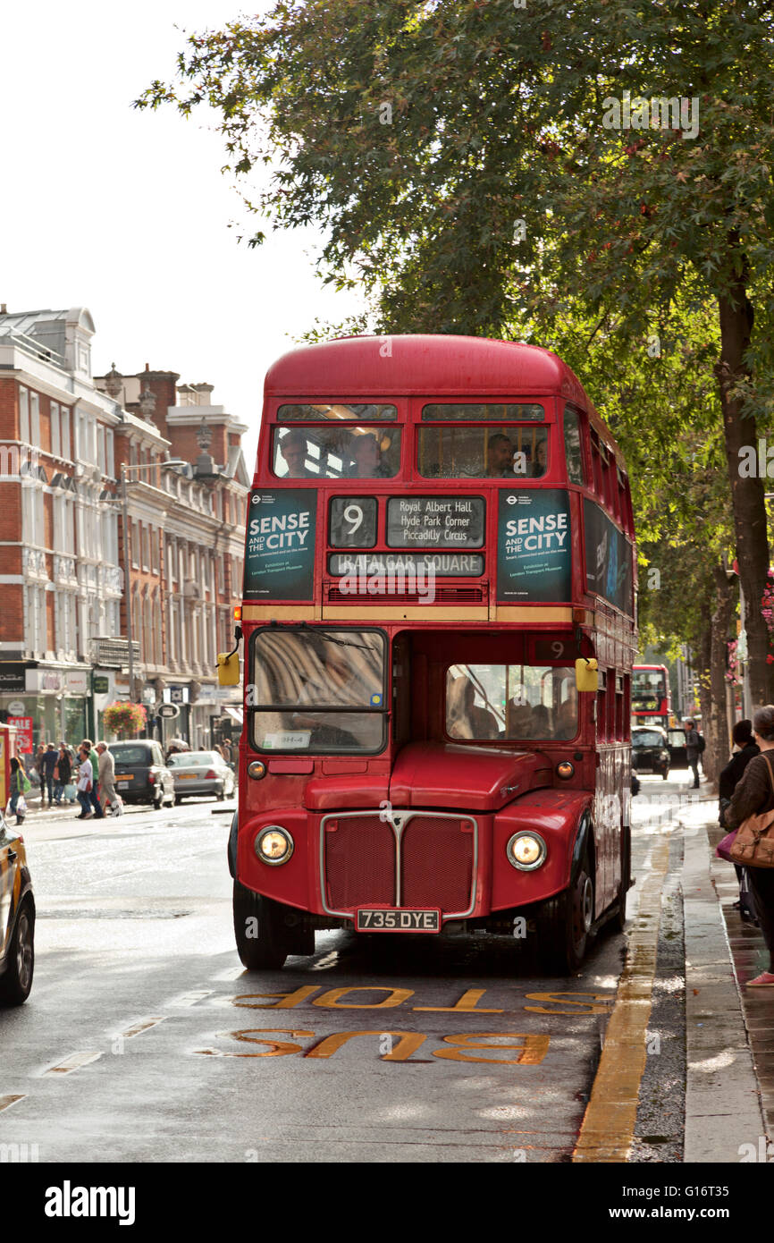 No 9 Routemaster rouge Banque D'Images