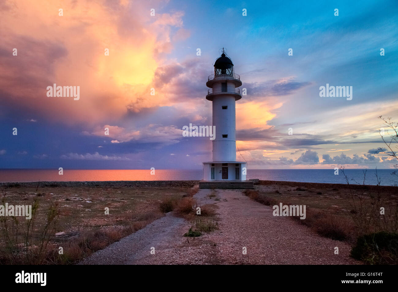 Le phare de Cap de Barbaria. Formentera (Baléares). Banque D'Images