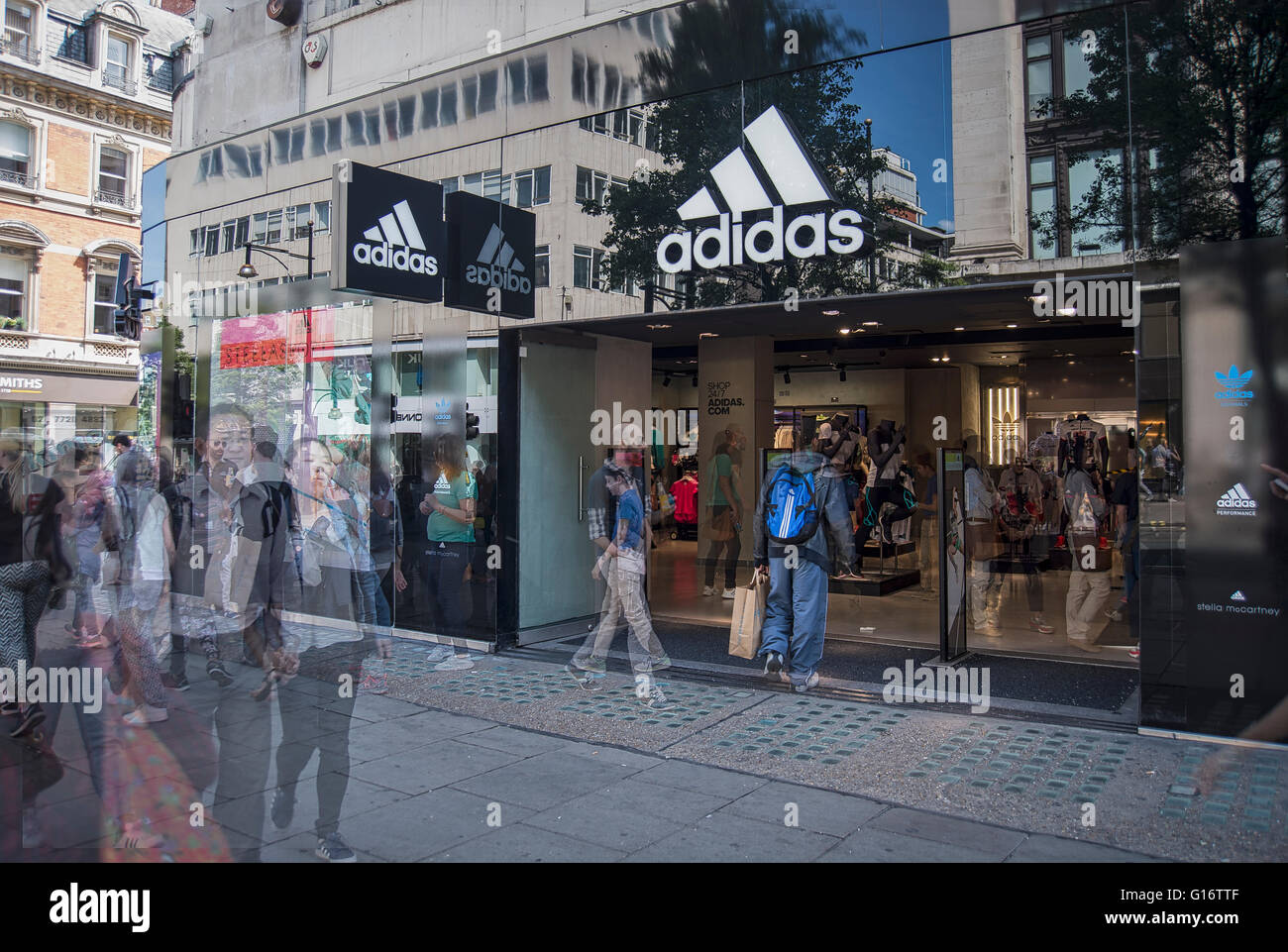 Adidas store Banque de photographies et d'images à haute résolution - Alamy