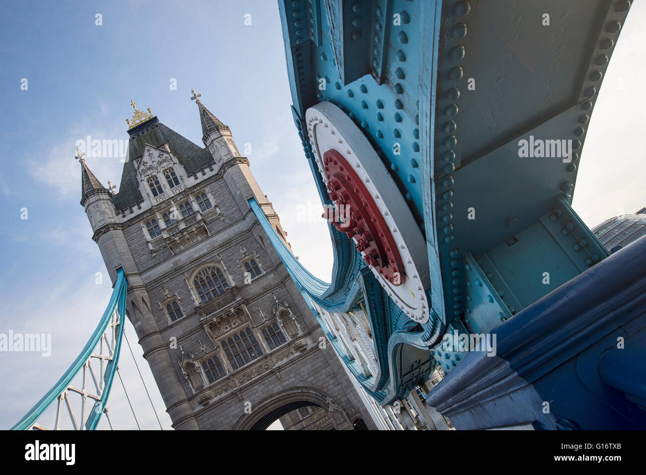 Tower Bridge, London avec l'appui du pont peint Banque D'Images