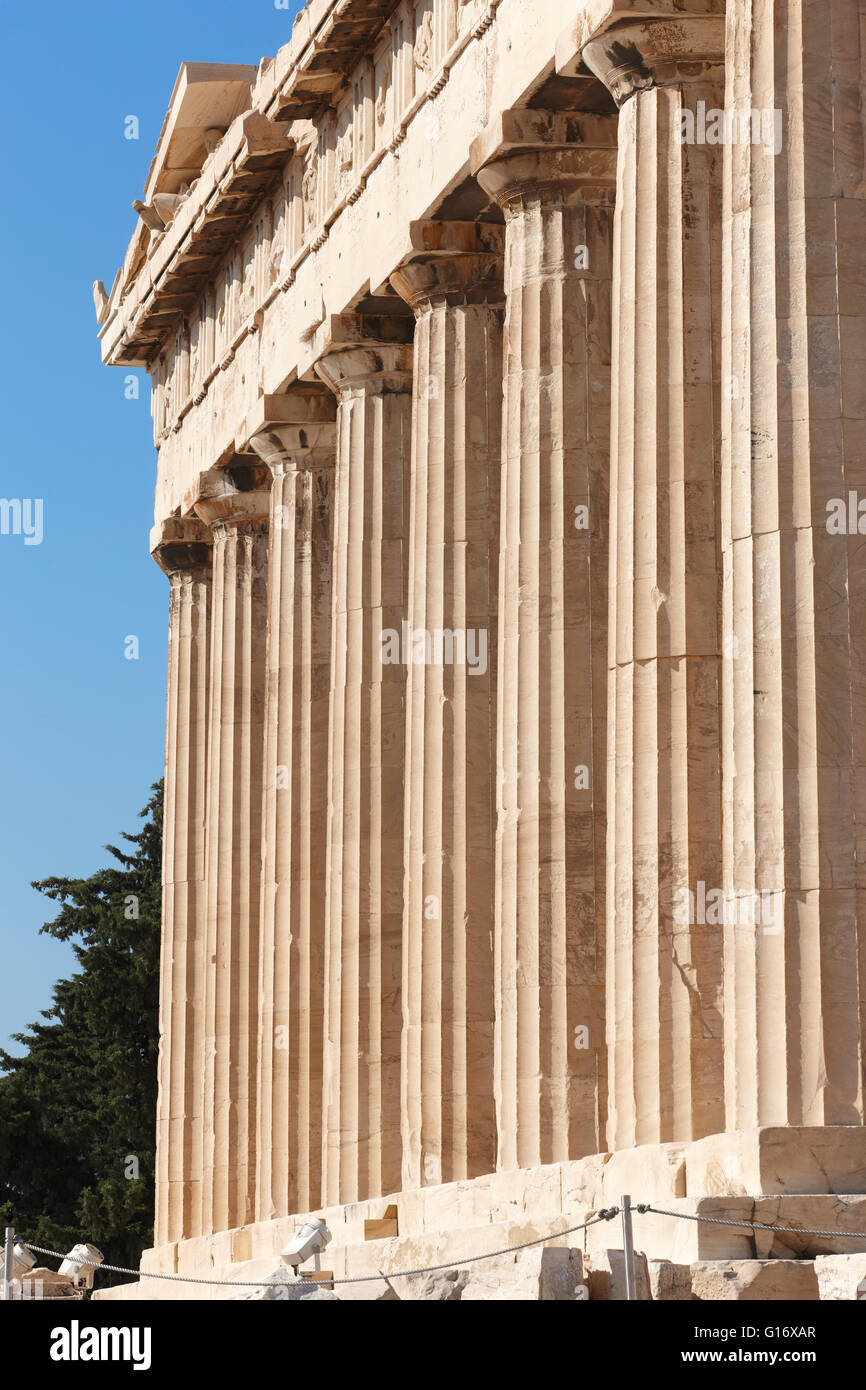 Acropole d'Athènes. Les colonnes du Parthénon. La Grèce. La verticale Banque D'Images