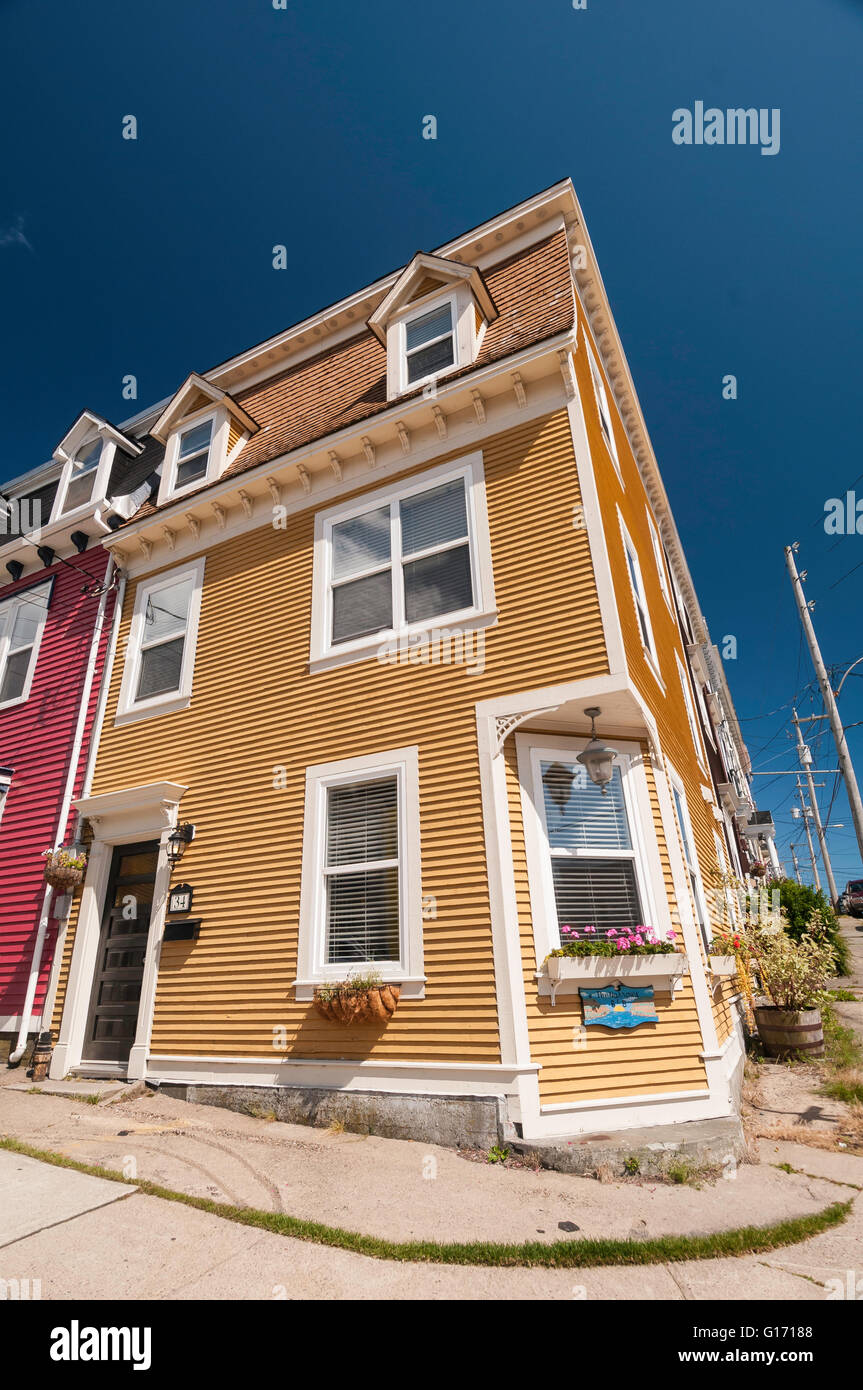 Maisons colorées jelly bean, le coin de Prescott et de Gower, rue Saint-Jean, Terre-Neuve, Canada Banque D'Images