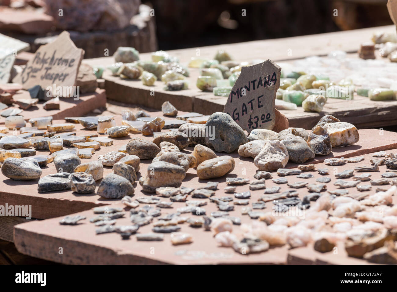 Rochers à la vente à Lin Ottinger's Rock Shop à Moab, Utah. Banque D'Images