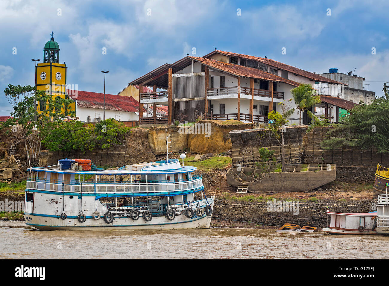 Amazon River bateau amarré sur la rivière Tarente Brésil Banque D'Images