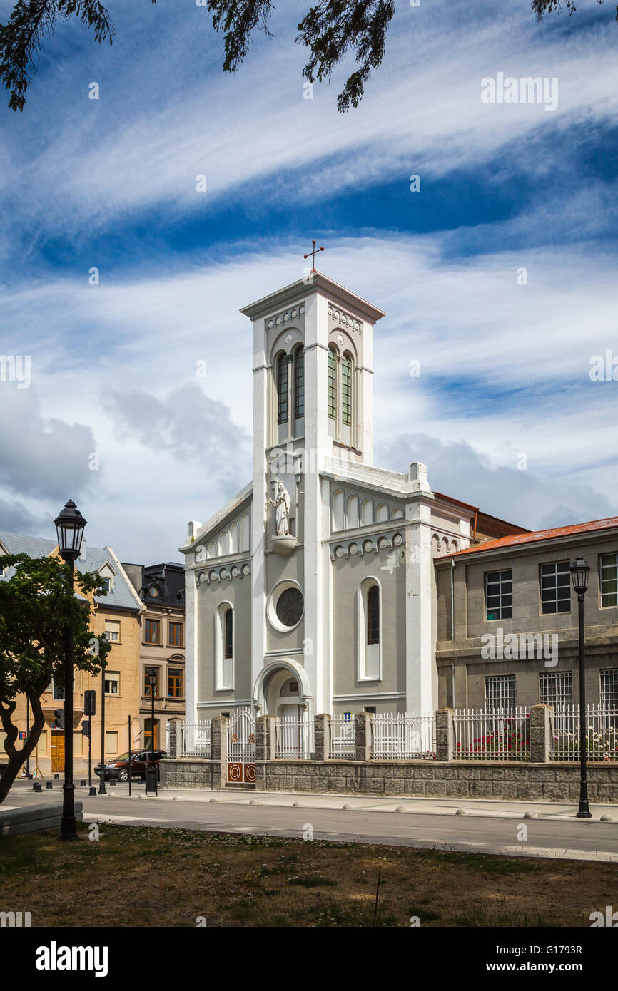 Un bâtiment d'église dans la ville de Punta Arenas, au Chili, en Amérique du Sud. Banque D'Images