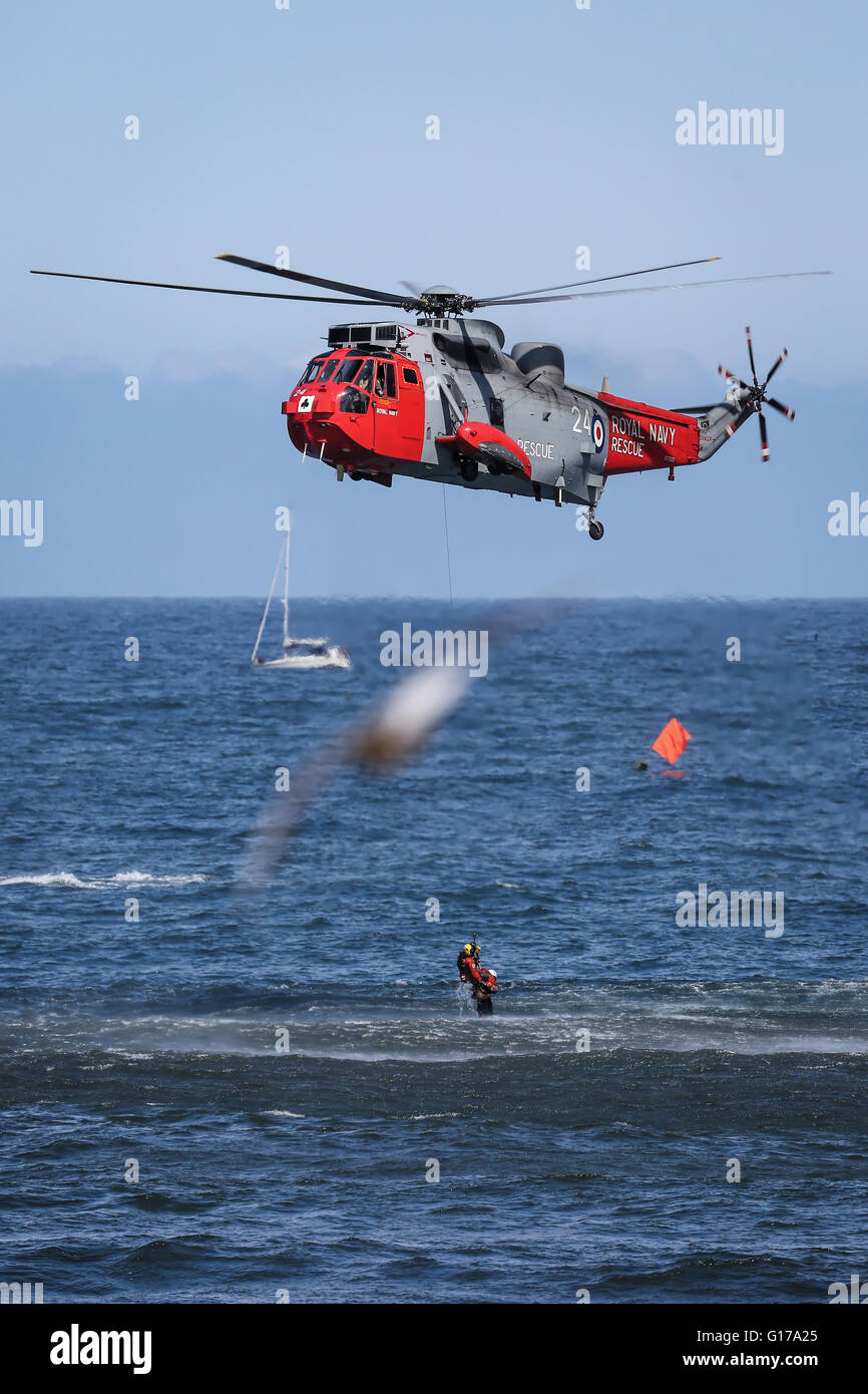 Au cours de la mission de sauvetage en hélicoptère effectue air show Banque D'Images