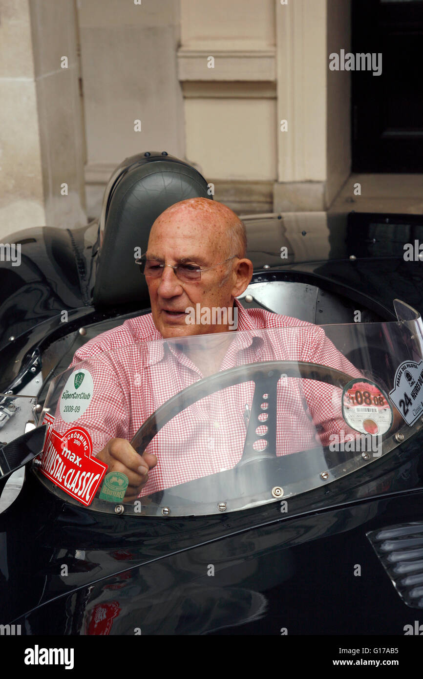 Stirling Moss dans une Jaguar XK 1948 à Londres Banque D'Images