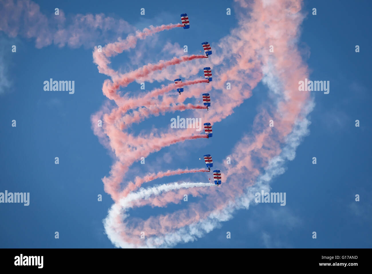 L'exécution de parachutiste au cours de voltige air show Banque D'Images
