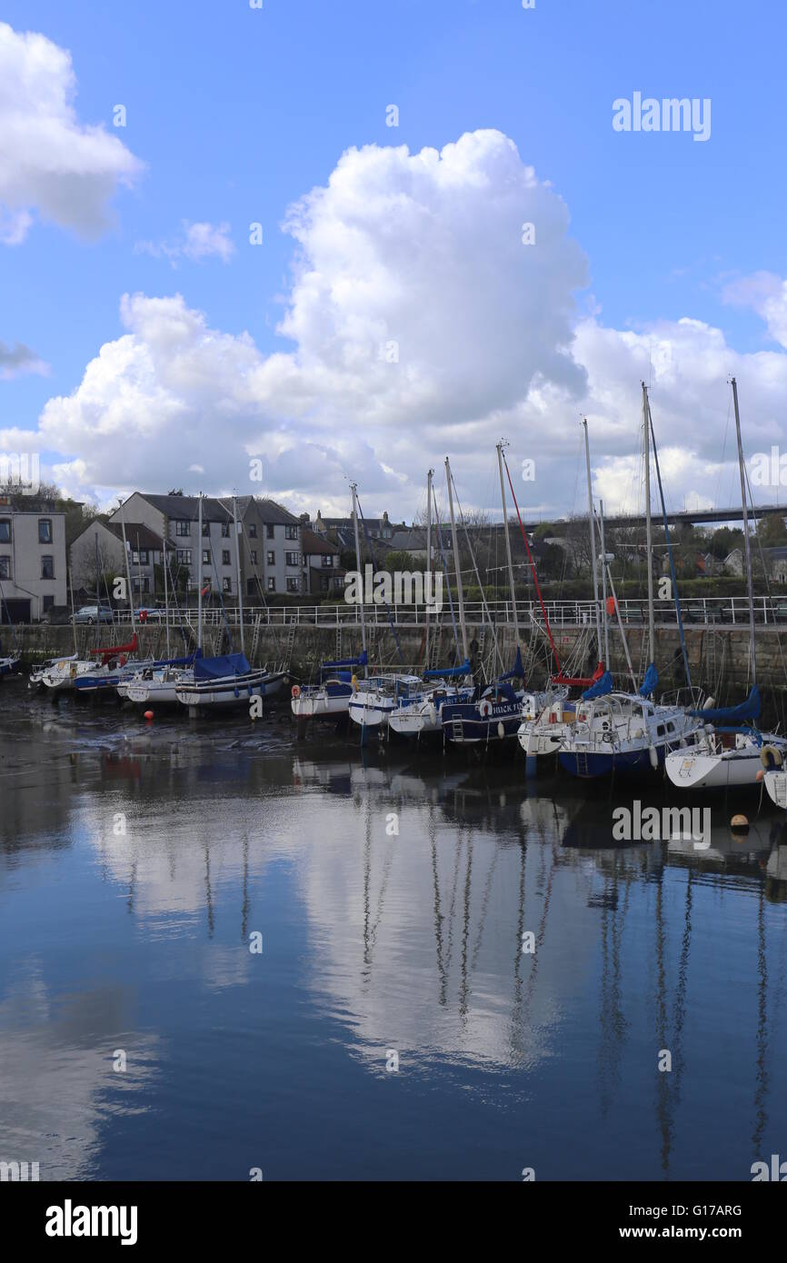 Bateaux dans le port de South Queensferry ecosse avril 2016 Banque D'Images