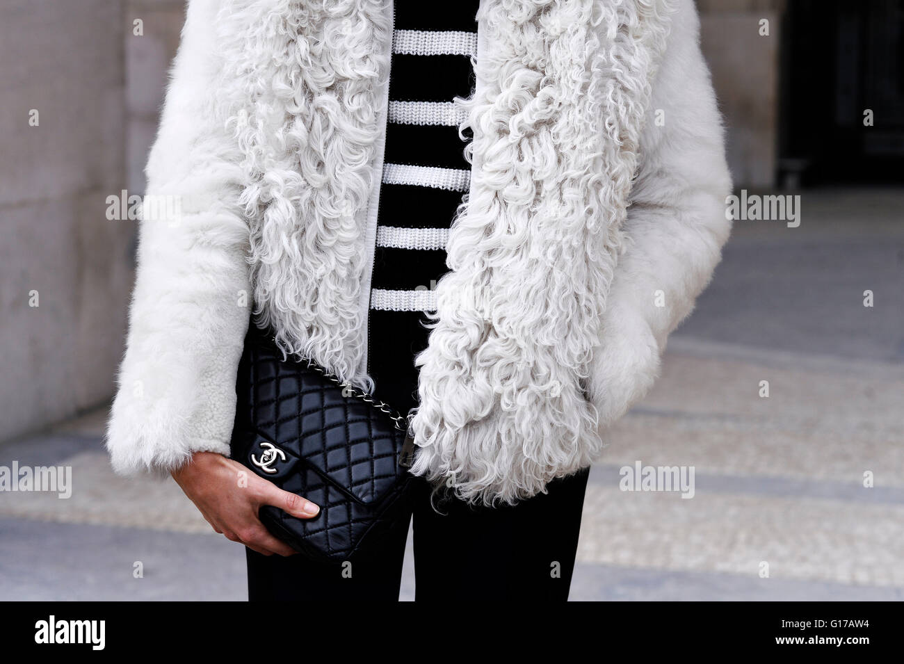 Chanel 2.55 - Street style, Paris Fashion week RTW 2016-2017 Banque D'Images