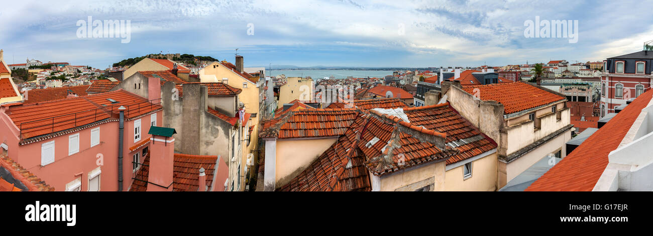 Vue panoramique sur les toits rouges à Lisbonne, Portugal Banque D'Images