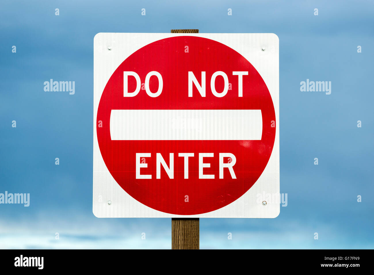 N'entrez pas de signe par une route de l'Idaho. Banque D'Images