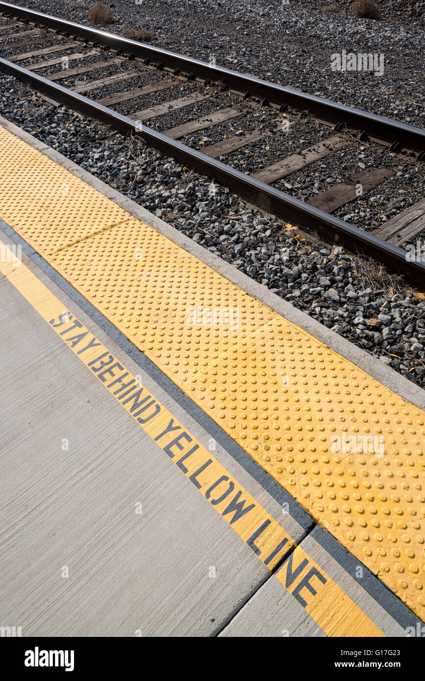 Voie ferrée à l'arrêt d'Amtrak à Green River, dans l'Utah. Banque D'Images