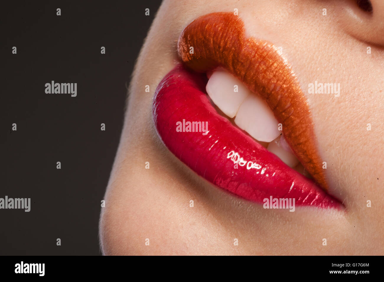 Rouge à lèvres deux tons Banque de photographies et d'images à haute  résolution - Alamy