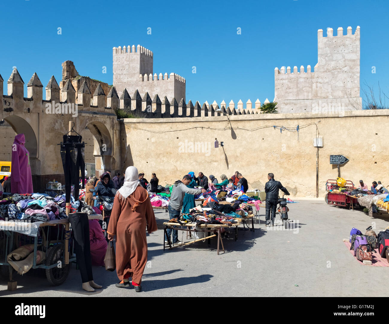 Marché de rue dans la médina de Fès, Maroc Banque D'Images