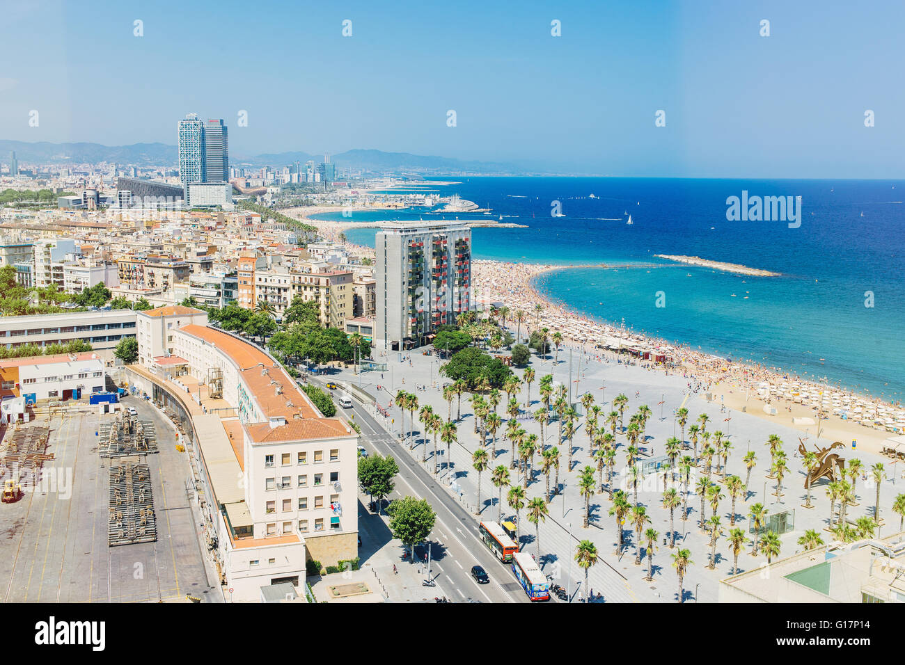 View of coastal hôtels et de la plage, Barcelone, Espagne Banque D'Images