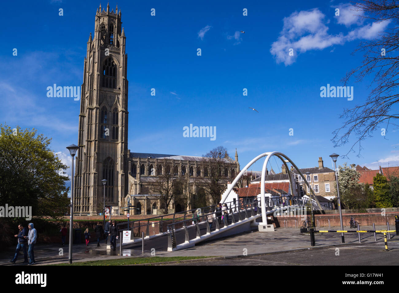 'Boston Stump', Saint Botolph, Boston, et de l'acier corde passerelle, sur le Havre, La Rivière Witham, Lincolnshire, Angleterre Banque D'Images