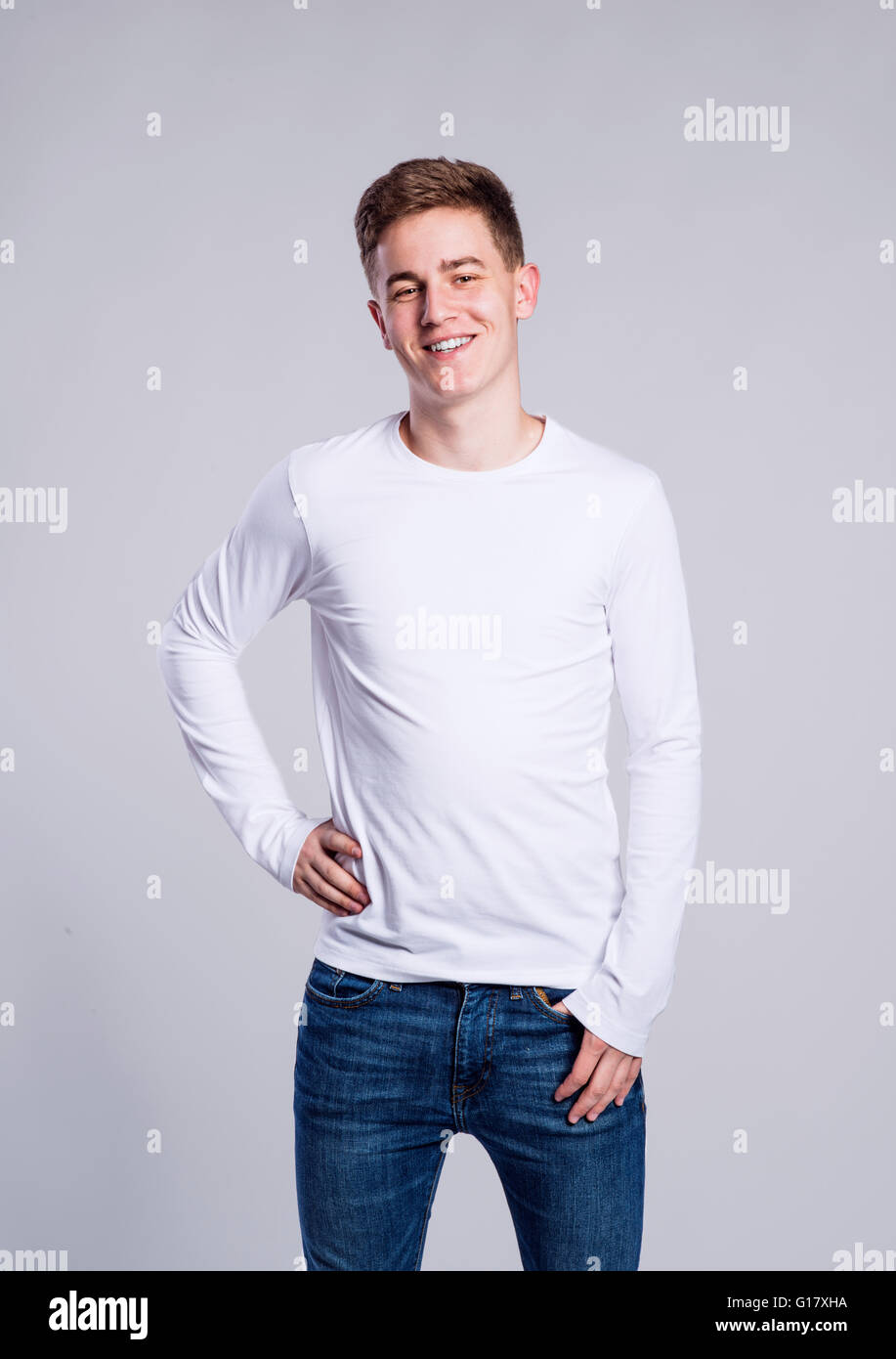 tight-t-shirt-and-jeans-banque-de-photographies-et-d-images-haute