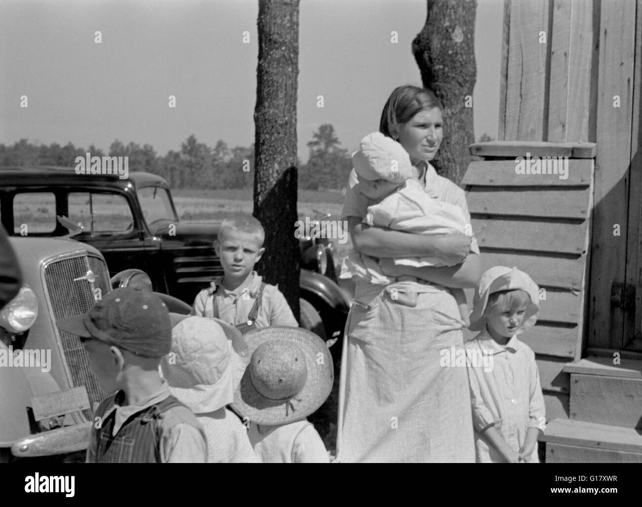 Femme et enfants d'agriculteurs réinstallés, comté de Jackson, Ohio, USA, Arthur Rothstein pour Farm Security Administration, Septembre 1935 Banque D'Images