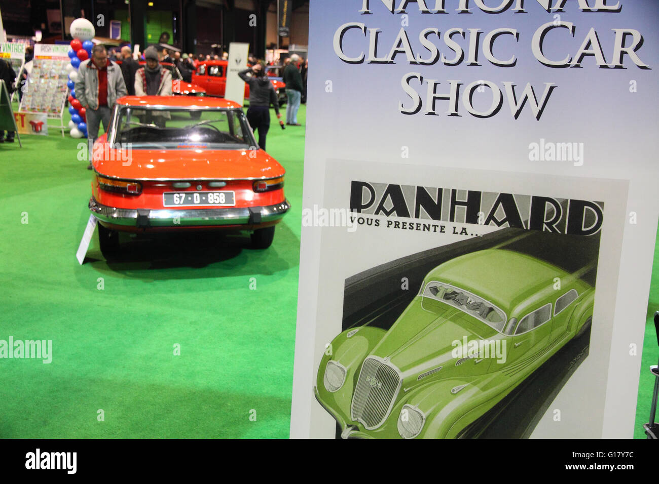 Panhard 24 classique et l'affichage sur un salon de voitures Dublin Banque D'Images