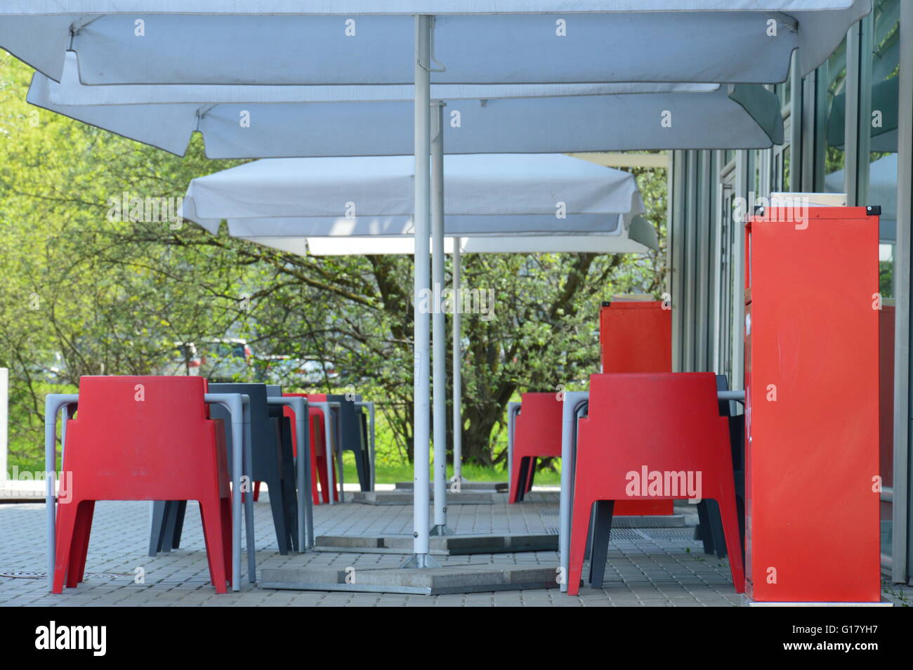 Vide a l'extérieur des sièges à Hesburger Banque D'Images