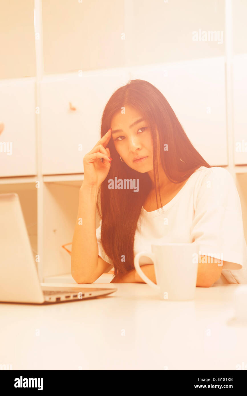 Asian student studying Banque D'Images