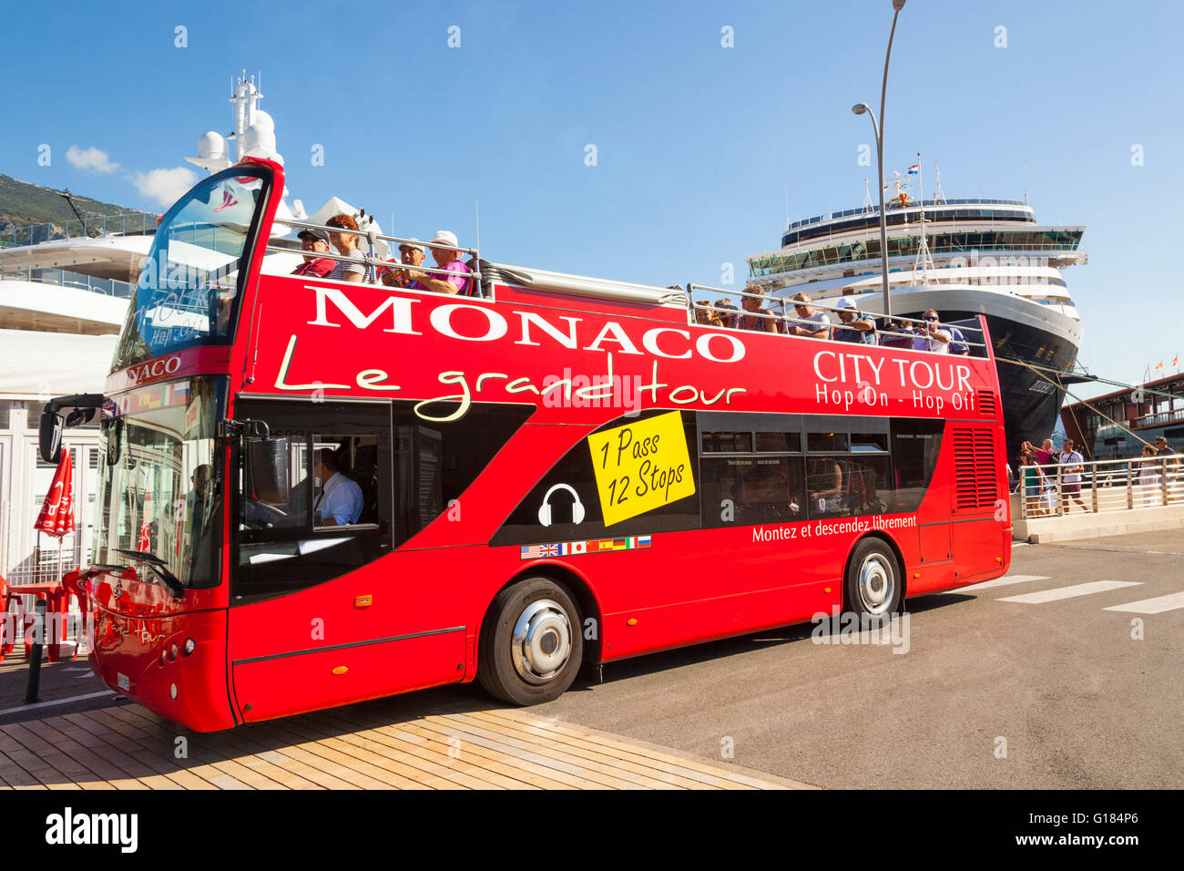 Les touristes en visite de la ville et de bus Zuiderdam de croisière, Monaco, Cote d'Azur, France Banque D'Images