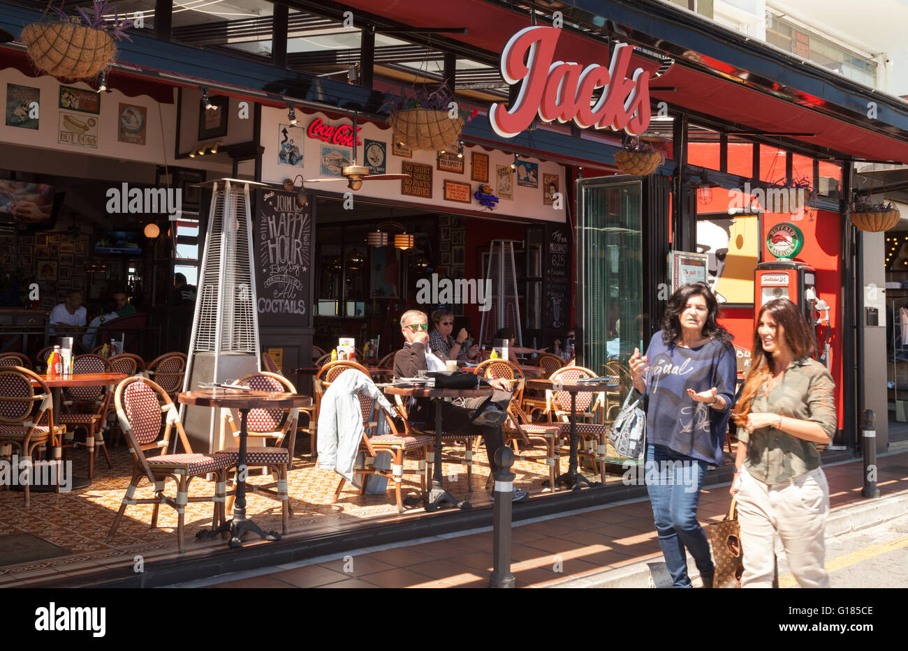Cafe bar brasserie Jacks, Puerto Banus, Marbella Andalousie Espagne Europe Banque D'Images