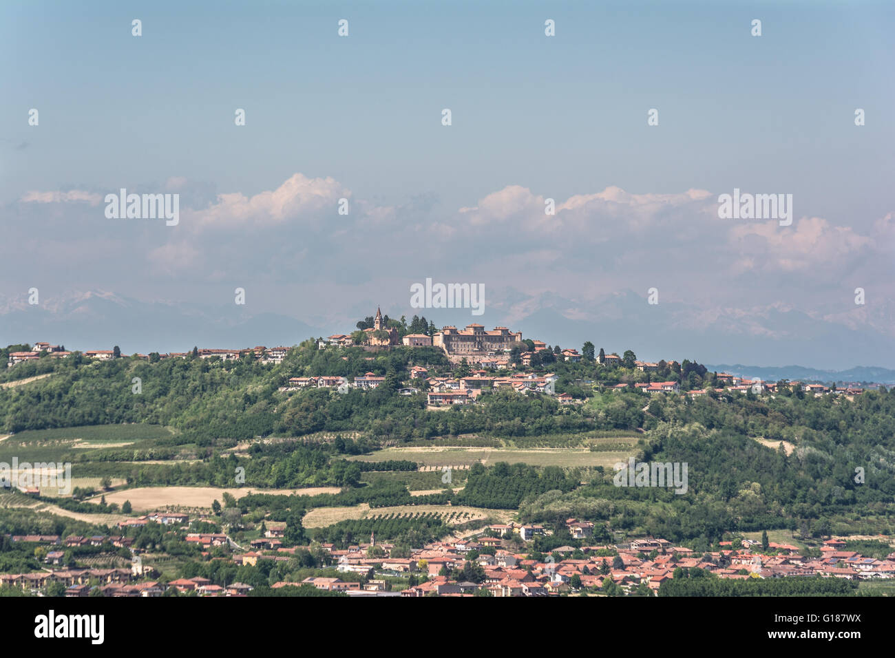 Villages dans la région de Langhe, Italie Banque D'Images