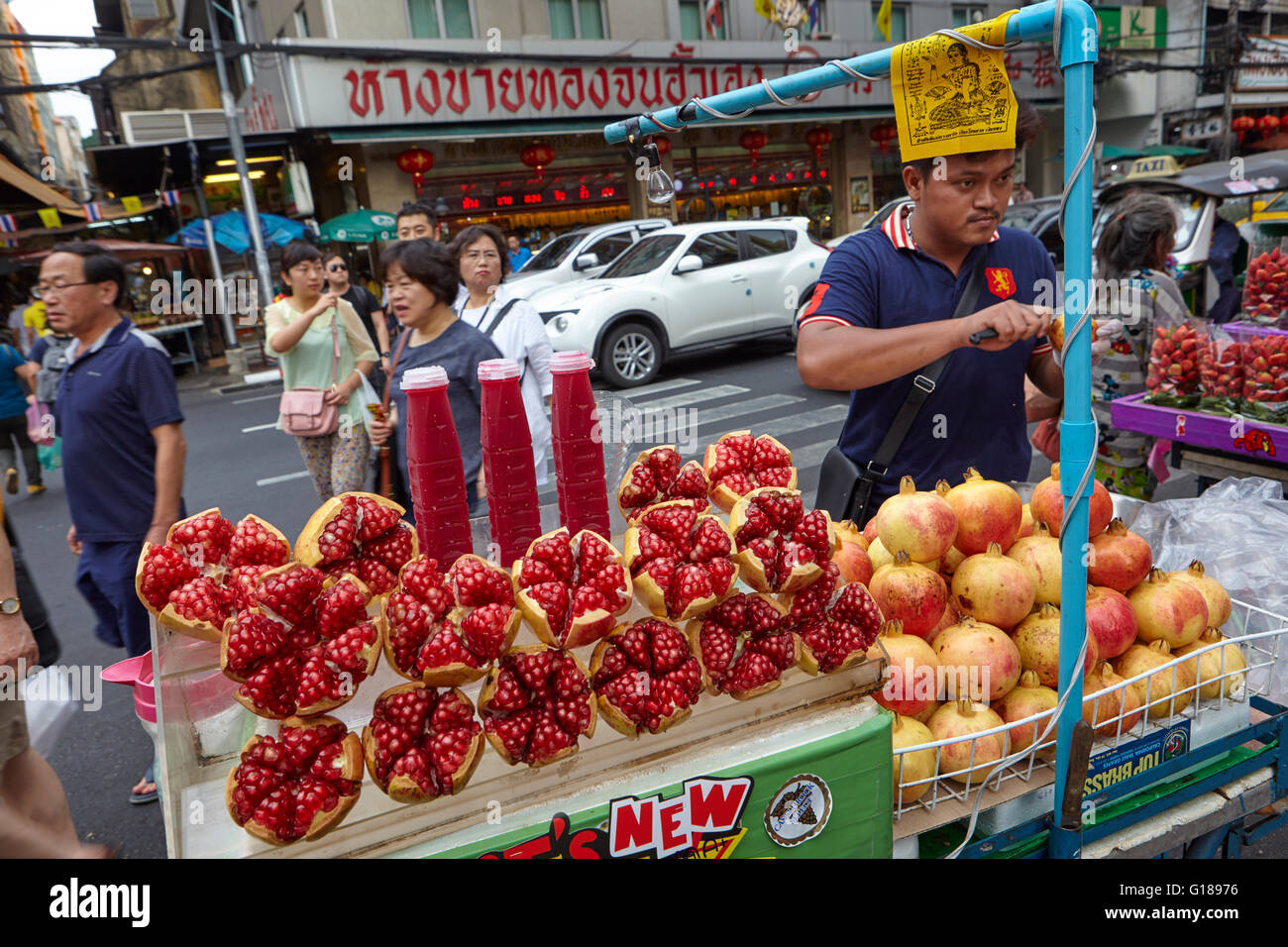 Étal de fruits grenades dans Chinatown, Bangkok, Thaïlande Banque D'Images
