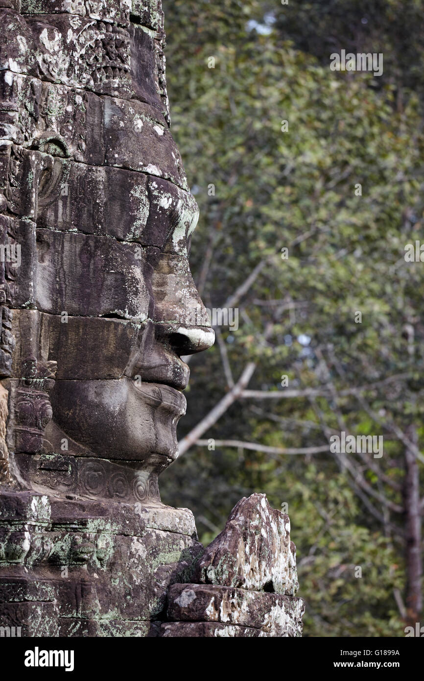 La sérénité de la pierre les visages de temple Bayon, Siem Reap, Cambodge Banque D'Images