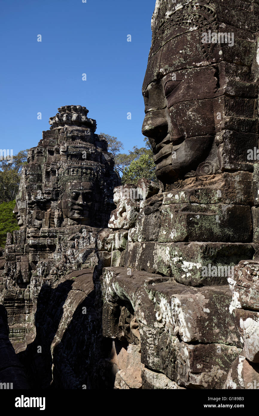 La sérénité de la pierre les visages de temple Bayon, Siem Reap, Cambodge Banque D'Images