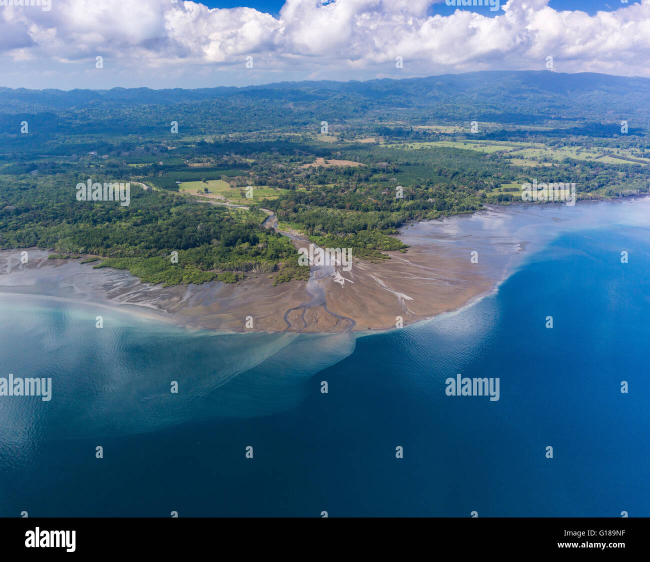 Péninsule de Osa, COSTA RICA - delta du fleuve sur la rive occidentale du Golfo Dulce. Banque D'Images