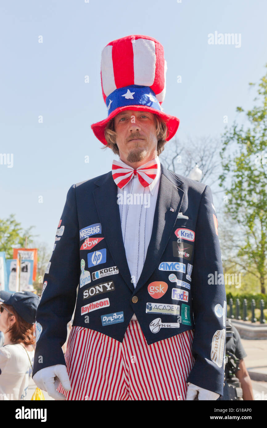 Homme vêtu comme l'Oncle Sam lors d'une protestation politique - Washington, DC USA Banque D'Images