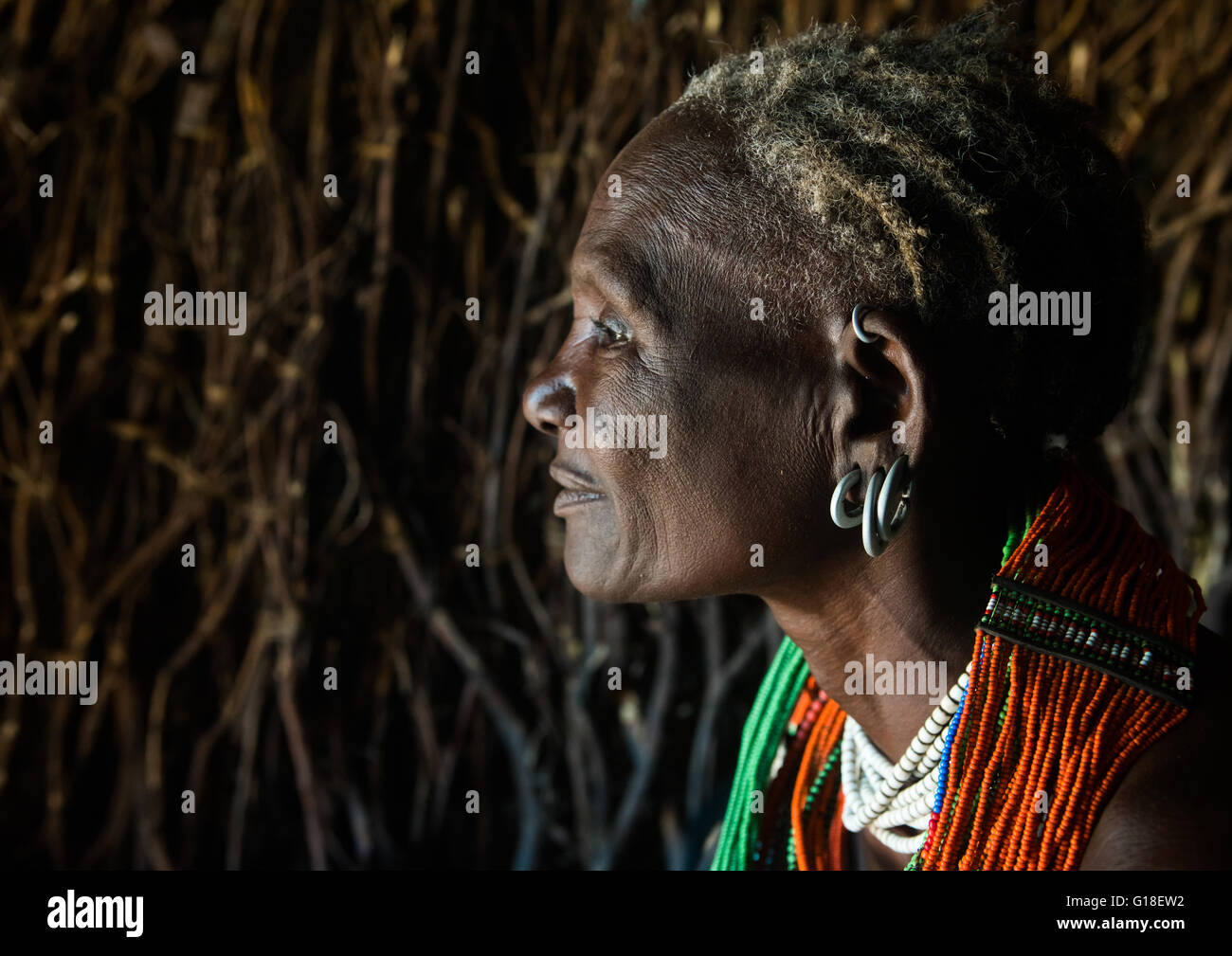Femme aux boucles d'tribu toposas, vallée de l'Omo, Ethiopie, Kangate Banque D'Images