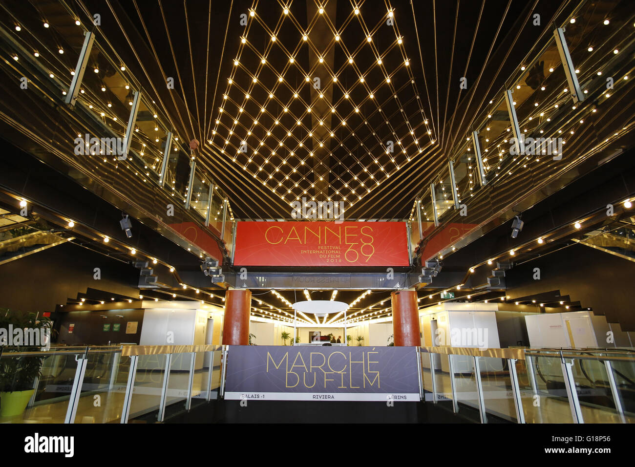 L'intérieur de la palais des festivals à venir du 69e Festival du Film de Cannes (France) le 10