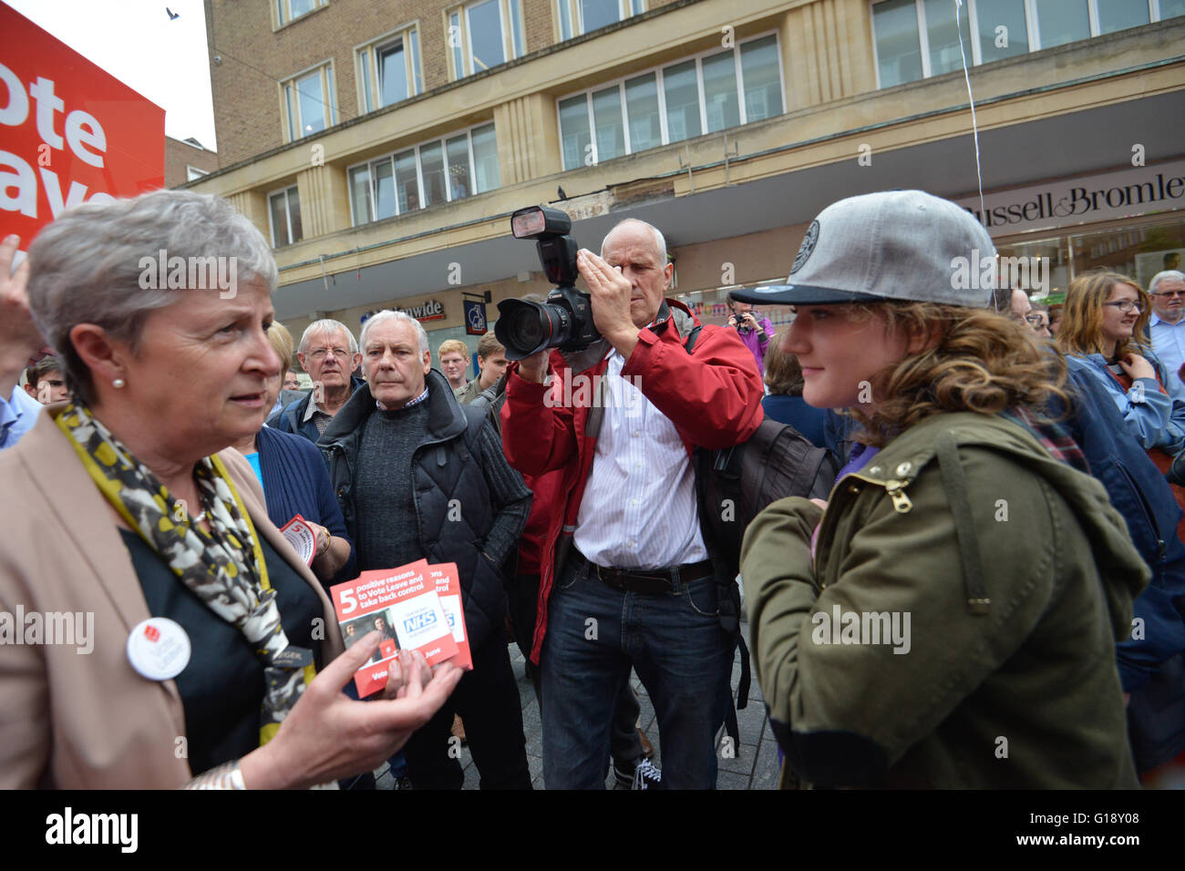 Exeter, Devon, UK. Le 11 mai, 2016. Boris Johnson MP et Gisela Stuart MP lancer la campagne de l'UE quittent le coup d'Exeter --- Crédit : Devon UK @camerafirm/Alamy Live News Banque D'Images