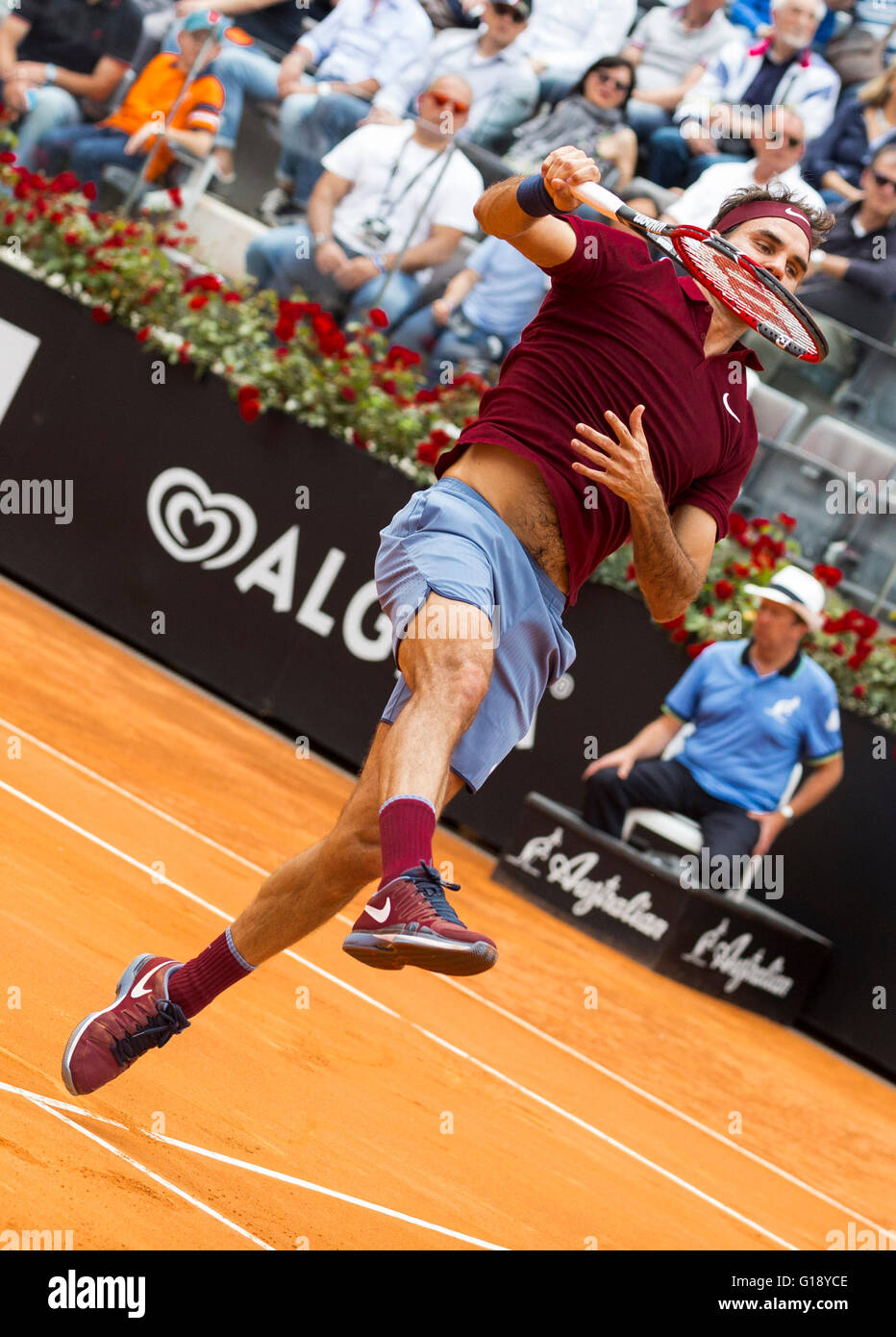 Roger Federer jouer Alexander Zverev de l'Allemagne dans l'intention des célibataires 2ème tour à la BNL INTERNATIONAUX de TENNIS à Rome, en 2016 , du Foro Italico, Roma, Italie, 11/05/16 Banque D'Images