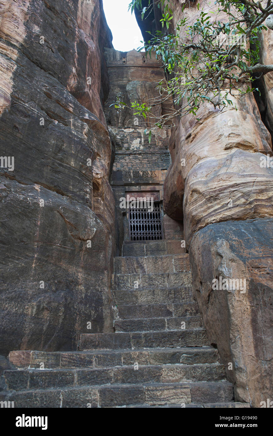 Temple inconnu entre 2 et 3 Cave Grotte Grottes, Badami, Karnataka, Inde Banque D'Images